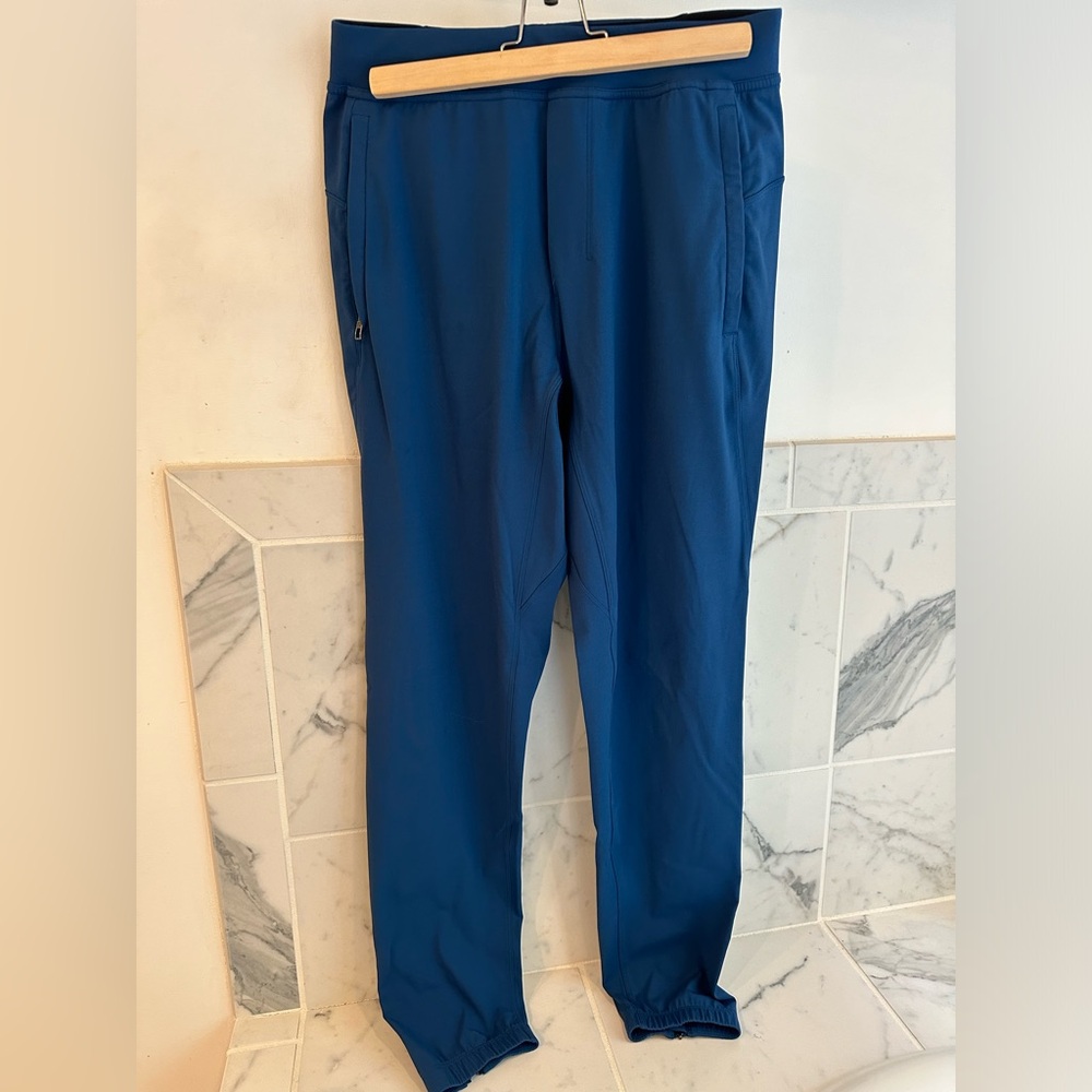 Lululemon Surge Jogger size Small